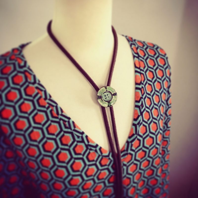 女性にもおすすめループタイ