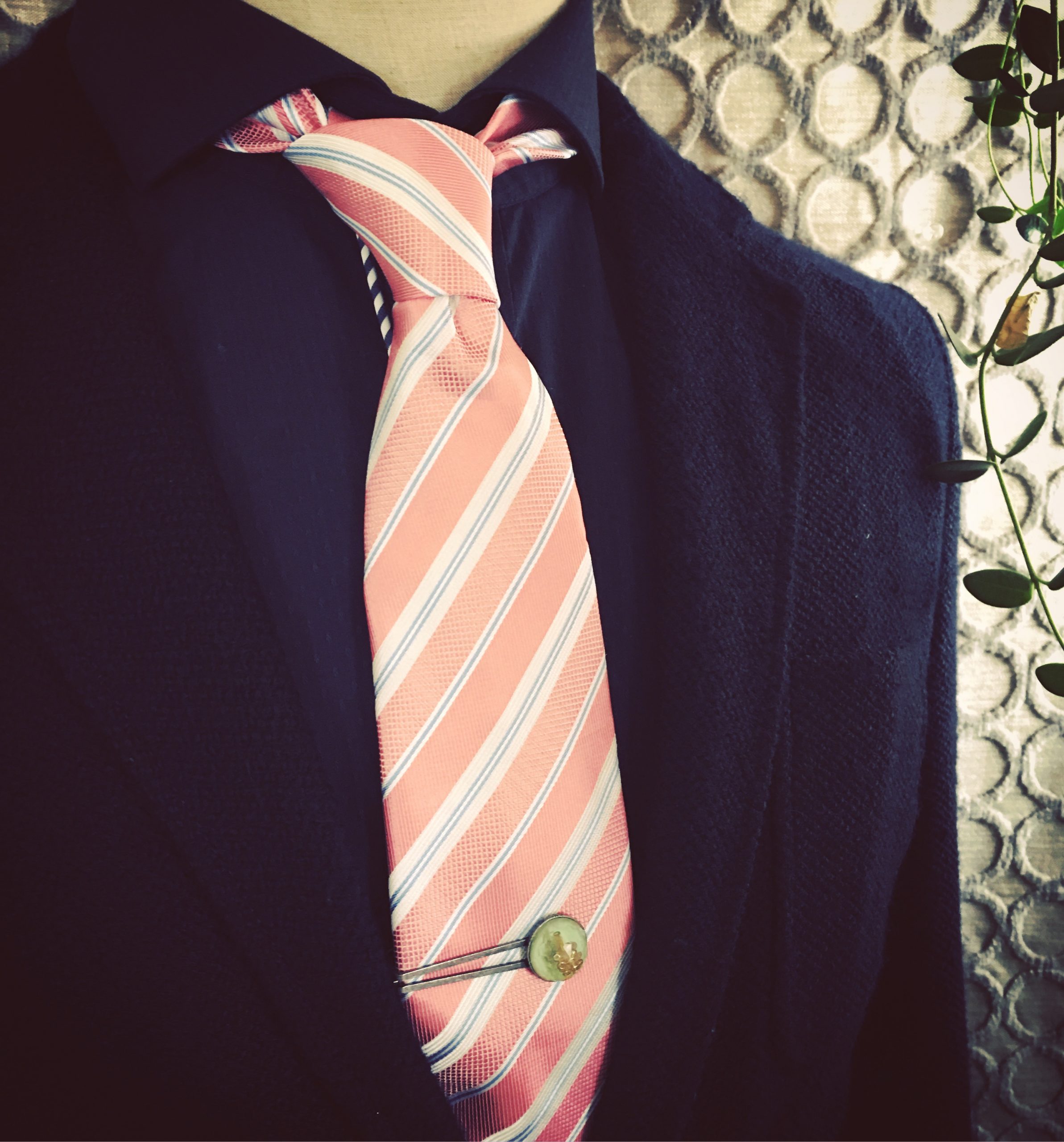 ピンクのネクタイに合う＊おすすめネクタイピン