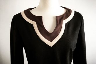 シンプルな黒のワンピース