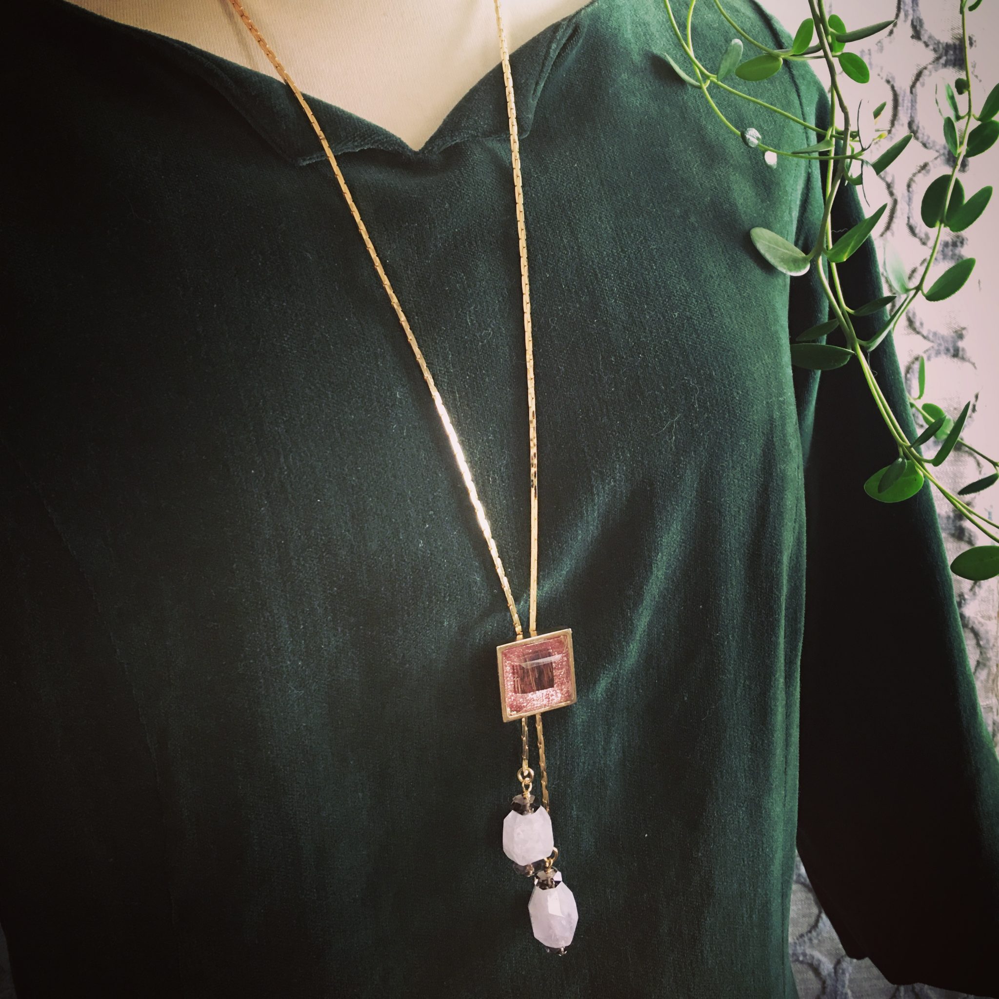 女性にもおすすめ｜チェーンループタイ TAMARU産新聞