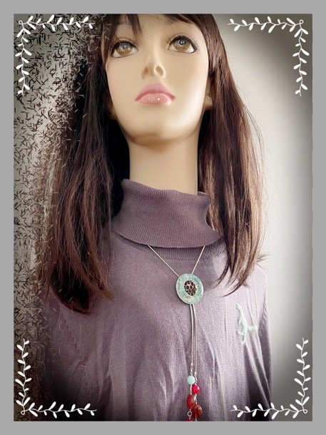 ワンピースに合うかわいいループタイ