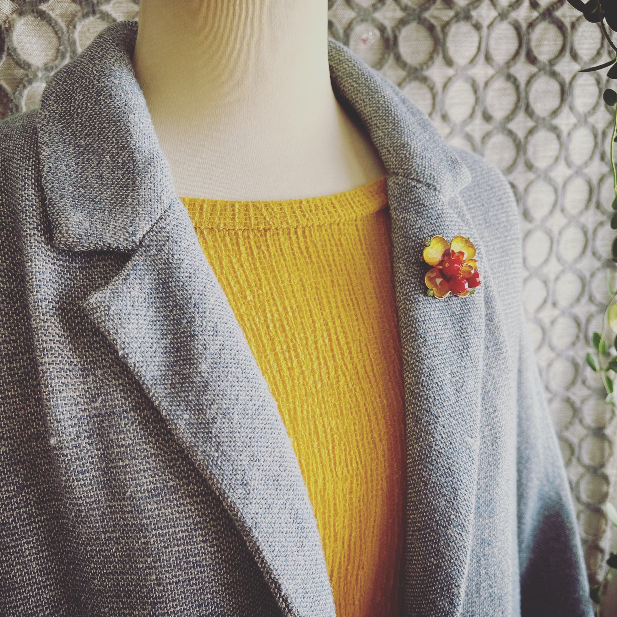 how-to-wear-a-brooch