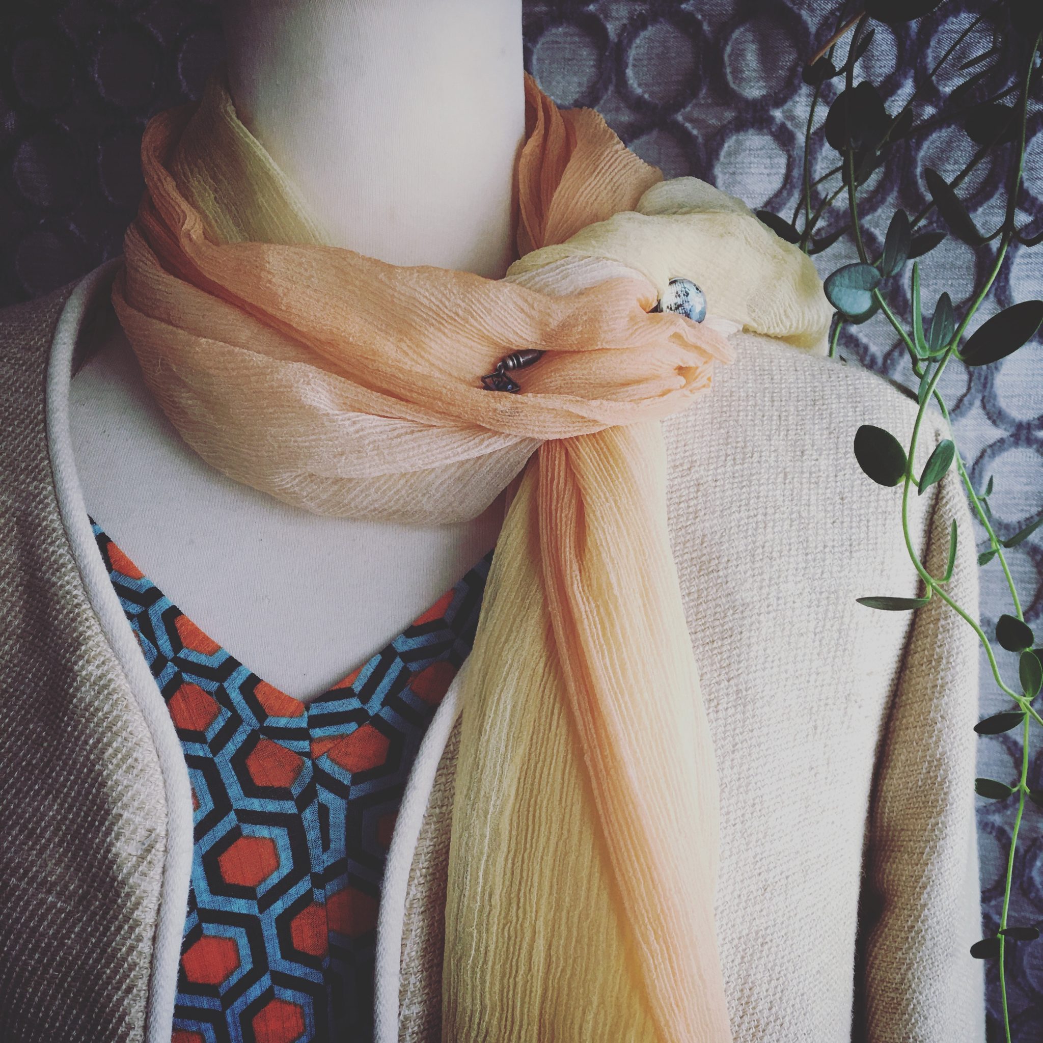 how-to-fasten-a-scarf